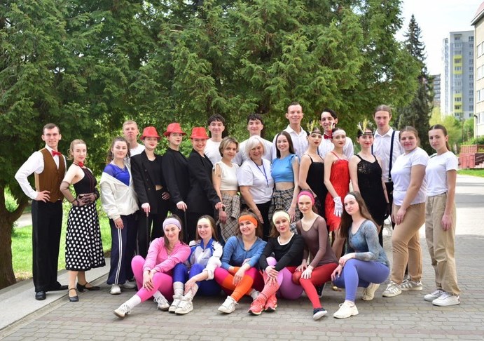 Танцювальний ансамбль Веснянка ТНПУ ім. В. Гнатюка.jpg